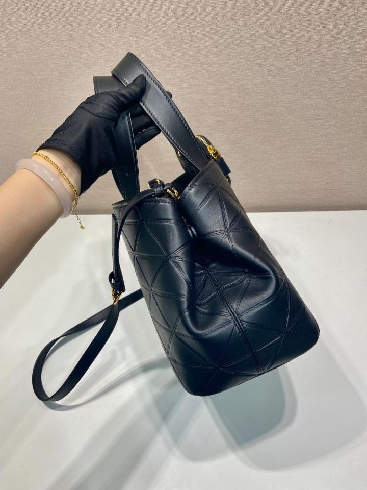 Prada Medium Quilted Leather Tote Bag Black 1BG545  33x21.5x16cm-duoc-ban-tai-Hvip Bags and Accessories