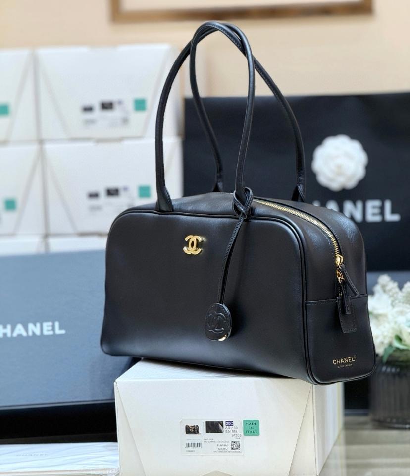 Chanel Large Bowling Bag   Calfskin & Gold-Tone Metal Black AS6211 19 x 35.5 x 12.5cm-duoc-ban-tai-Hvip Bags and Accessories