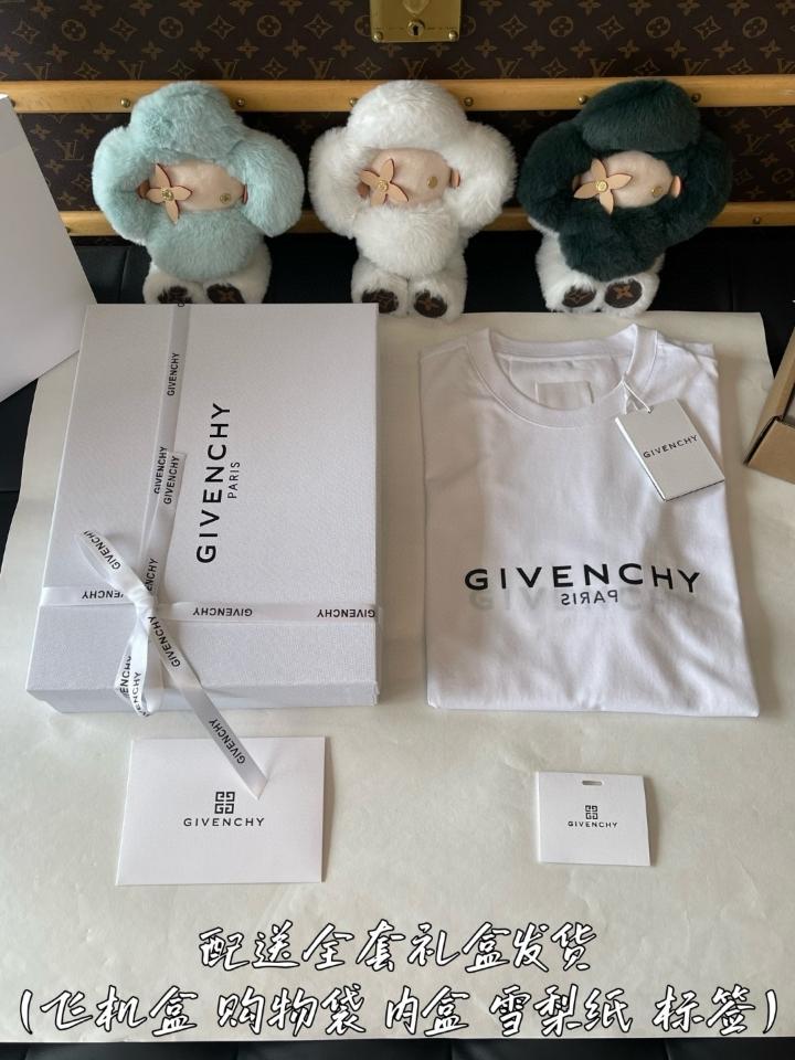 Givenchy
Reverse T-Shirt cotton white BM71533Y6B100-duoc-ban-tai-Hvip Shoes and Clothes