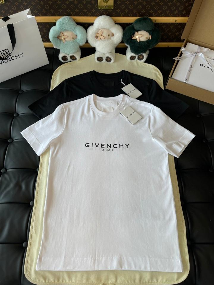 Givenchy
Reverse T-Shirt cotton white BM71533Y6B100-duoc-ban-tai-Hvip Shoes and Clothes