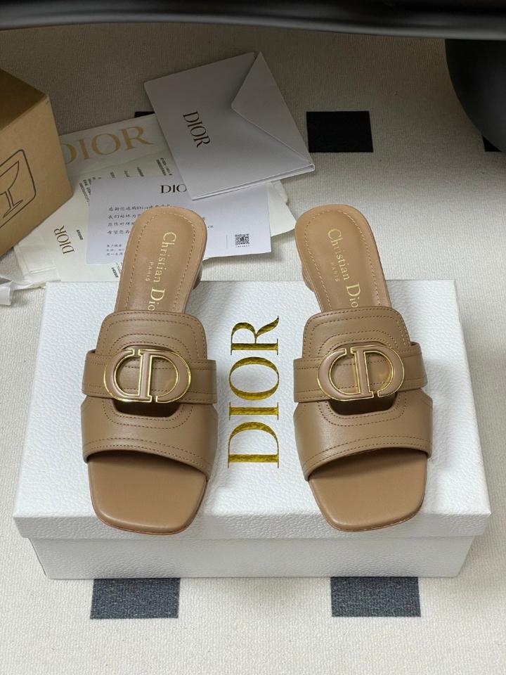 Dior 30 Montaigne Heeled Slide
Nude Calfskin
KCO374CFY 40mm (2)-duoc-ban-tai-Hvip Shoes and Clothes