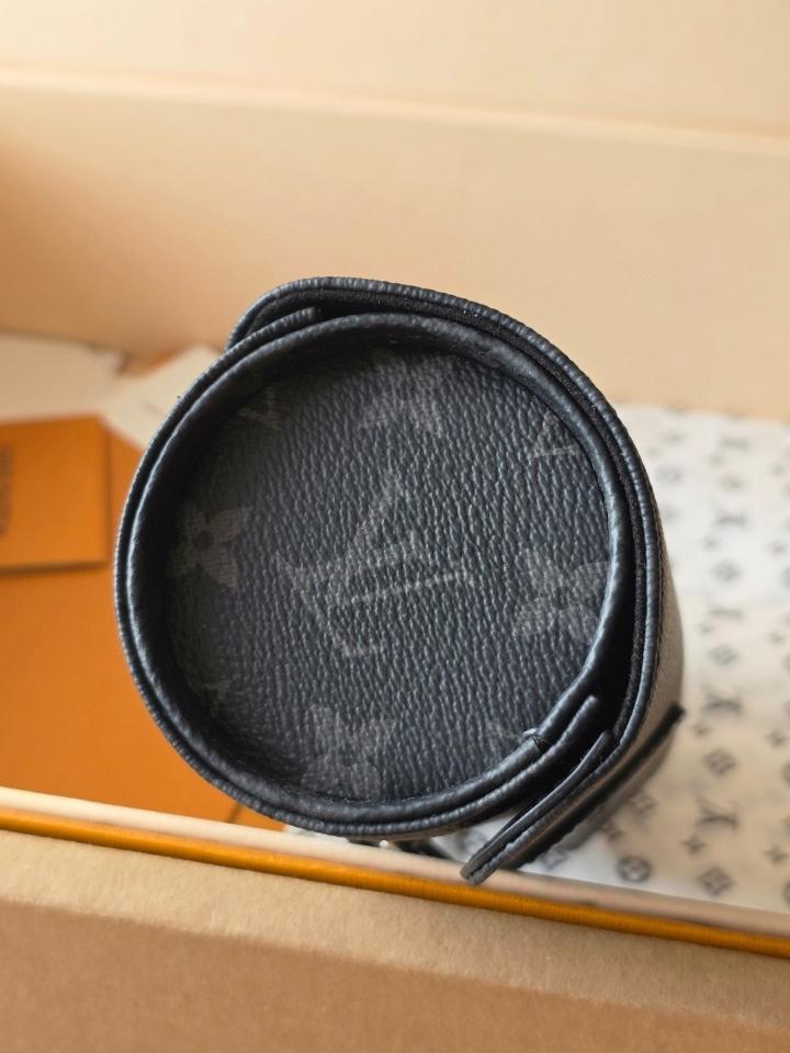 Louis Vuitton M43385
3 Watch Case 20x8x8cm-duoc-ban-tai-Hvip Bags and Accessories