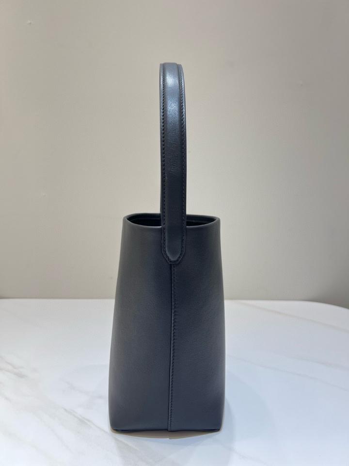 Small smooth calfskin leather tote bag black 24X22X11cm -duoc-ban-tai-Hvip Bags and Accessories