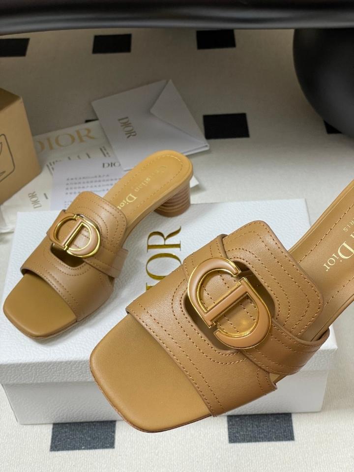 Dior 30 Montaigne Heeled Slide
Camel Calfskin
KCO374CFY_S17T 40mm (2)-duoc-ban-tai-Hvip Shoes and Clothes