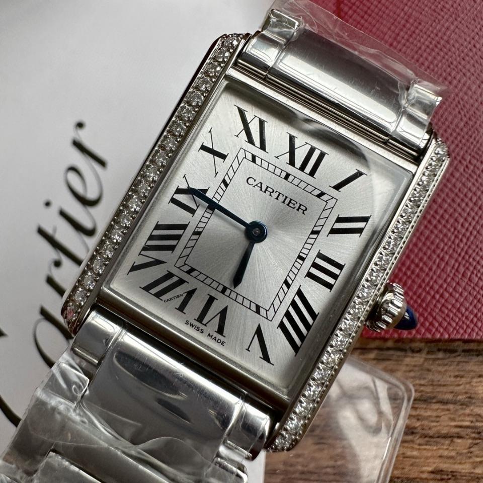 Cartier Tank Must watch
Large model, quartz movement, steel, diamonds W4TA0017-duoc-ban-tai-Hvip Bags and Accessories