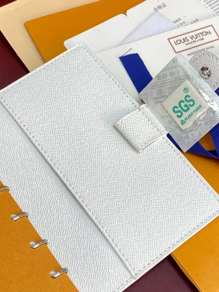 Louis Vuitton R20005
Customizable
Small Ring Agenda Cover white-duoc-ban-tai-Hvip Bags and Accessories