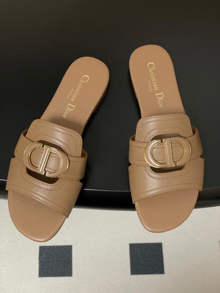 Dior 30 Montaigne Slide
Nude Calfskin
KCQ266VEA_S11U (2)-duoc-ban-tai-Hvip Shoes and Clothes