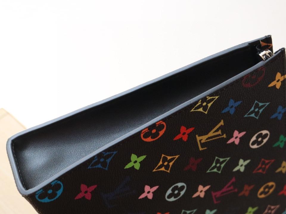 Louis Vuitton M13746
New Drop
LV x TM Toiletry Pouch black-duoc-ban-tai-Hvip Bags and Accessories