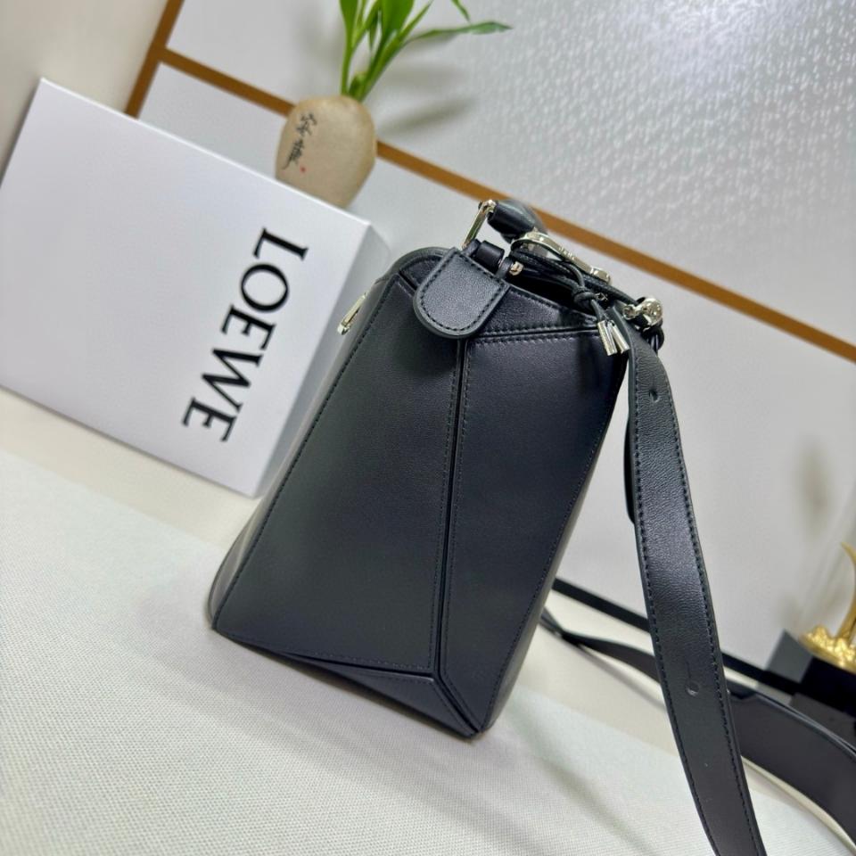 Loewe Large Featherlight Puzzle bag in nappa lambskin B510PNLX02 33*14.7*21.5CM black -duoc-ban-tai-Hvip Bags and Accessories