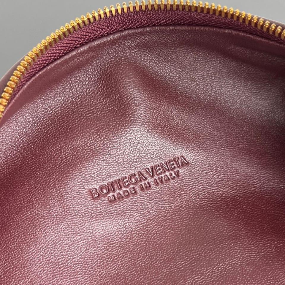 Bottega Veneta Small Jodie Deep mahogany 690225 36x21x13-duoc-ban-tai-Hvip Bags and Accessories