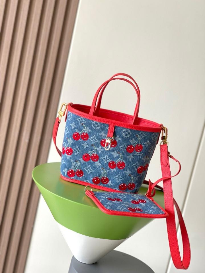 Louis Vuitton M14997
LV x TM Neverfull Inside Out BB 26.5 x 16.5 x 11.0cm Sao chép-duoc-ban-tai-Hvip Bags and Accessories