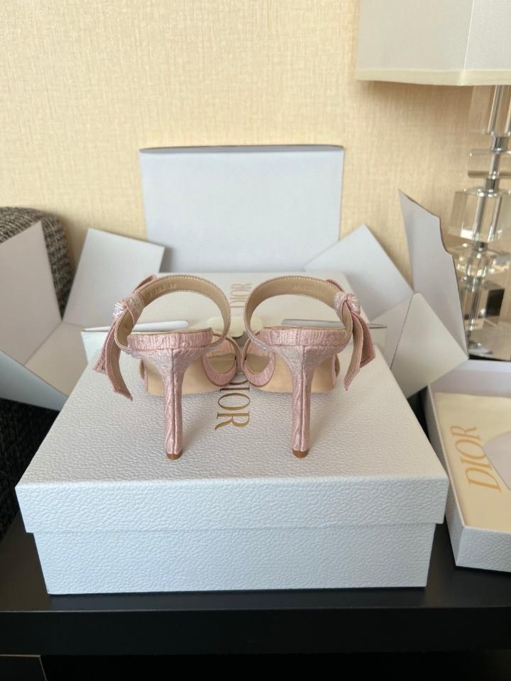 Dior Heeled Sandal with Straps
Pink Embroidered Cotton-duoc-ban-tai-Hvip Shoes and Clothes