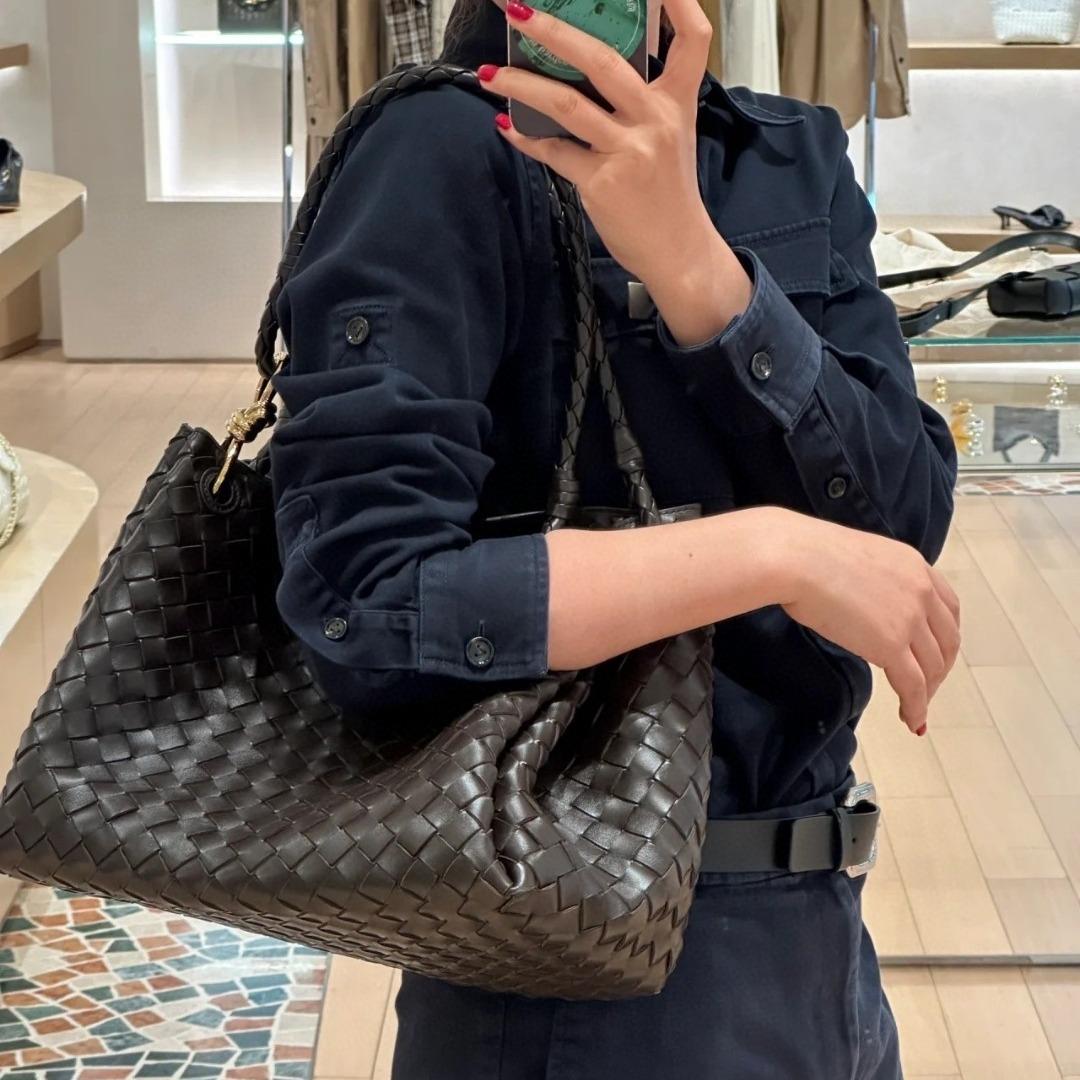 Bottega Veneta Large Parachute black  796571 30X26X20cm-duoc-ban-tai-Hvip Bags and Accessories