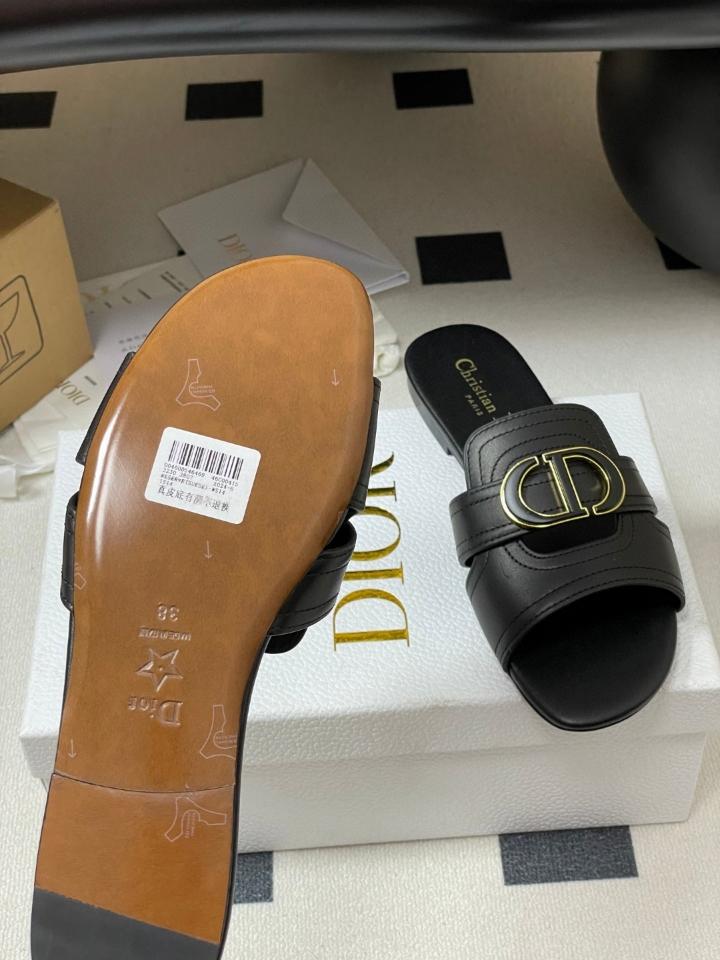 Dior 30 Montaigne Slide
Black Calfskin
 KCQ266VEA_S900 (2)-duoc-ban-tai-Hvip Shoes and Clothes