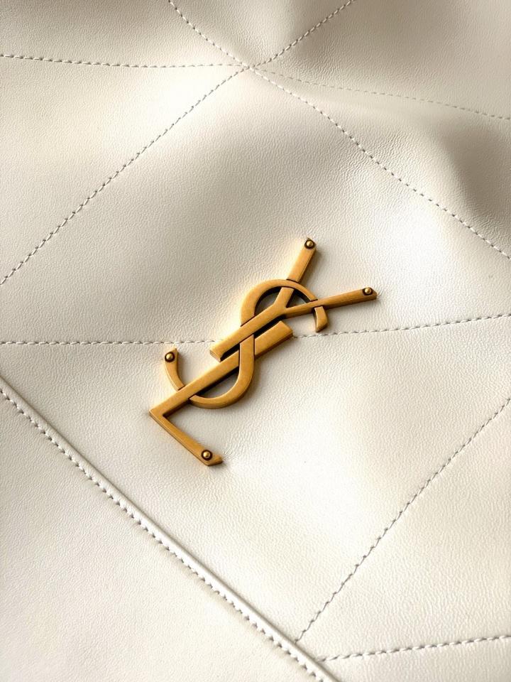 Saint Laurent JAMIE SHOPPING Medium in lambskin
Blanc Vintage  809824 35x35×10cm (1)-duoc-ban-tai-Hvip Bags and Accessories