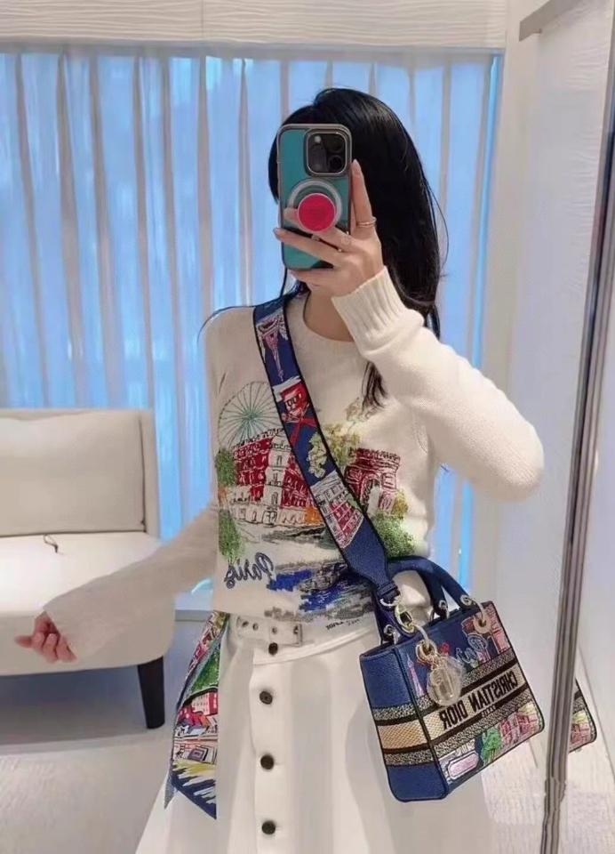 Dior Souvenir Embroidered Sweater
White Multicolor Cashmere Knit
544S57PR331_X0888-duoc-ban-tai-Hvip Shoes and Clothes