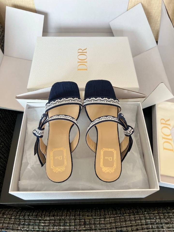 Dior Heeled Sandal with Straps
Navy Embroidered Cotton -duoc-ban-tai-Hvip Shoes and Clothes