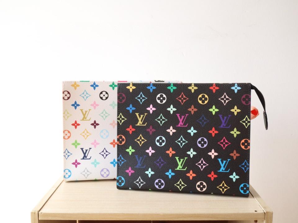 Louis Vuitton M13746
New Drop
LV x TM Toiletry Pouch black-duoc-ban-tai-Hvip Bags and Accessories