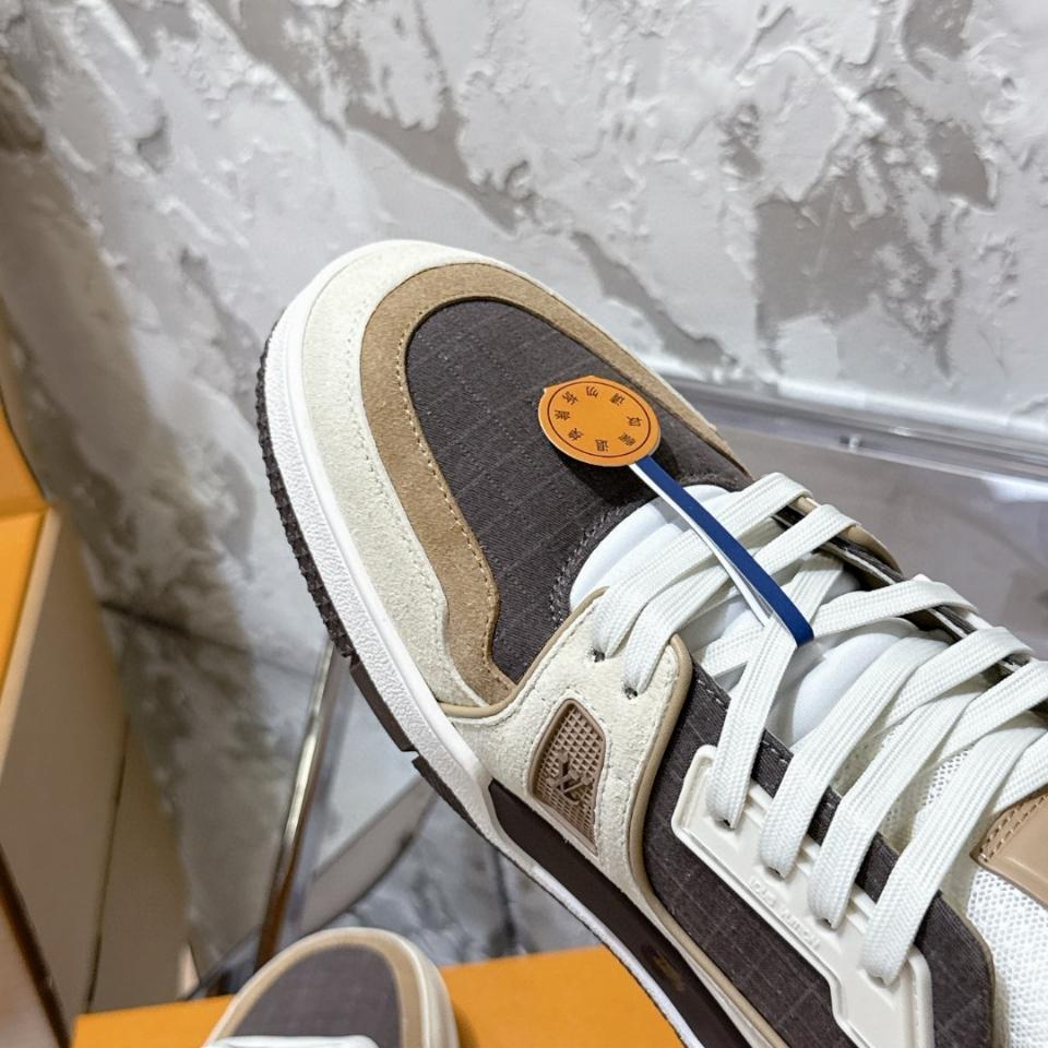 Louis Vuitton 1AHTFN
LV Trainer Outdoor Sneaker Marron(N1) -duoc-ban-tai-Hvip Shoes and Clothes