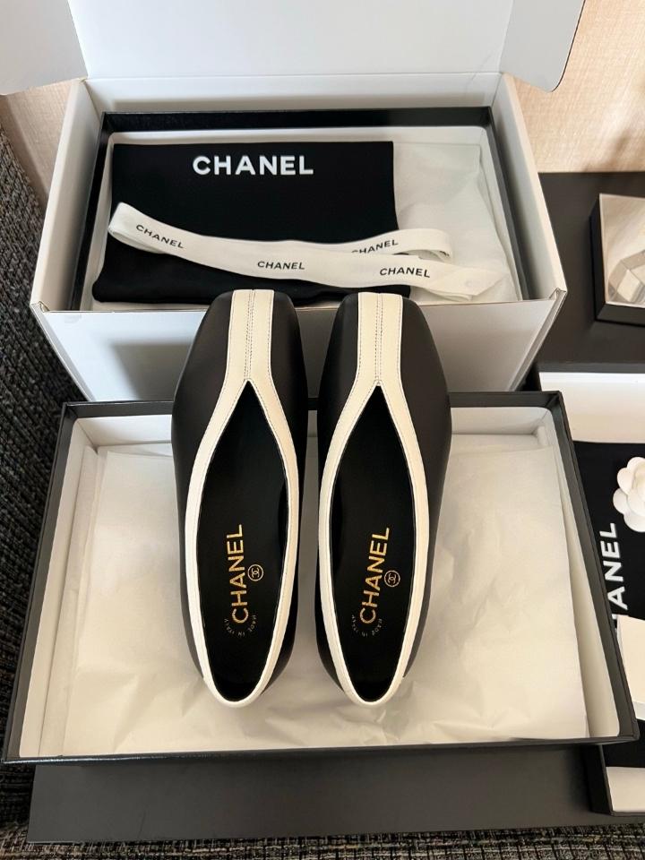 Chanel Ballet flats
 
Crocodile Embossed Calfskin & Patent Calfskin 
Black & white G47182 -duoc-ban-tai-Hvip Shoes and Clothes