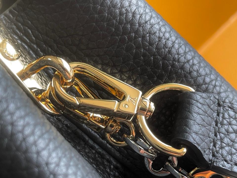 Louis Vuitton M12935
Capucines BB 27.0 x 18.0 x 9.0 cm-duoc-ban-tai-Hvip Bags and Accessories