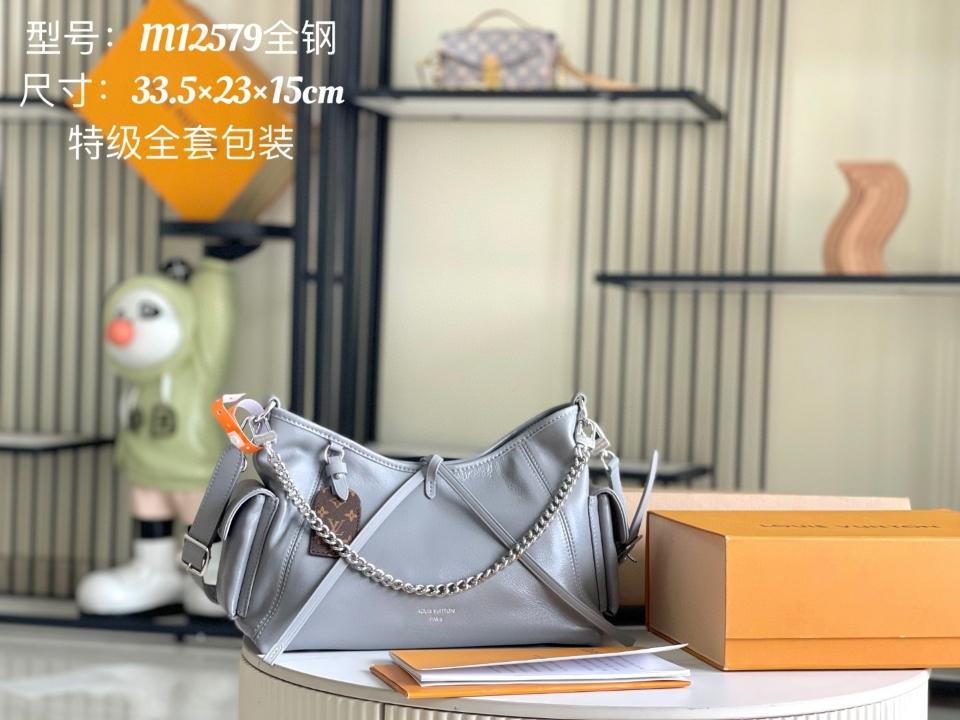 Louis Vuitton M12579
Túi CarryAll Cargo Vibe PM 33.5x23x15cm (1-3)-duoc-ban-tai-Hvip Bags and Accessories