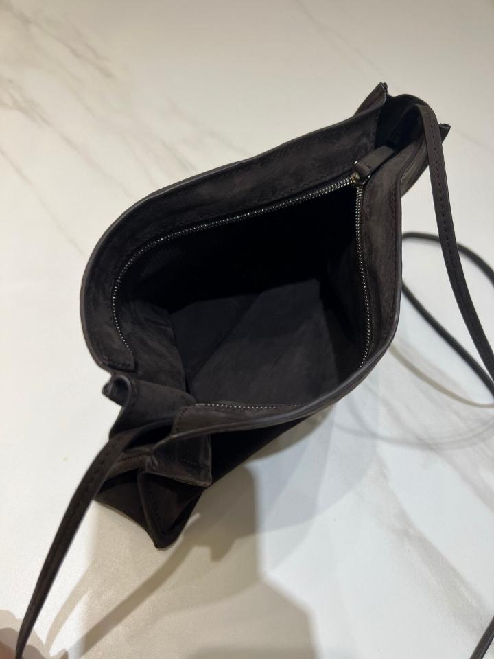 The Row Small shoulder Bag in Nubuck mocha 23.5✖️5.5✖️16.5cm-duoc-ban-tai-Hvip Bags and Accessories