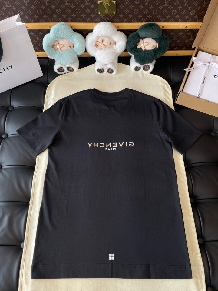 Givenchy
Reverse T-Shirt cotton black BM71533Y6B100-duoc-ban-tai-Hvip Shoes and Clothes