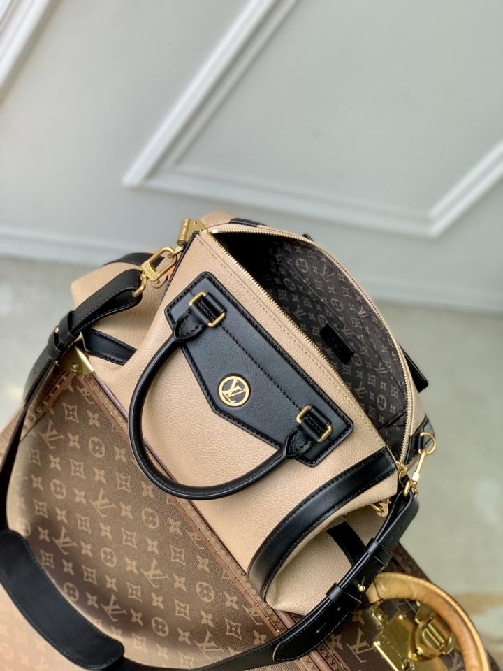 Louis Vuitton M14700
Túi LV Biker MM 15 x 15 x 38 cm (1)-duoc-ban-tai-Hvip Bags and Accessories