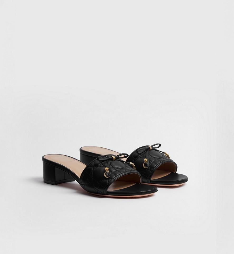 Dior Cannage Heeled Slide
Black Quilted Cannage Lambskin KCO546CQL-duoc-ban-tai-Hvip Shoes and Clothes