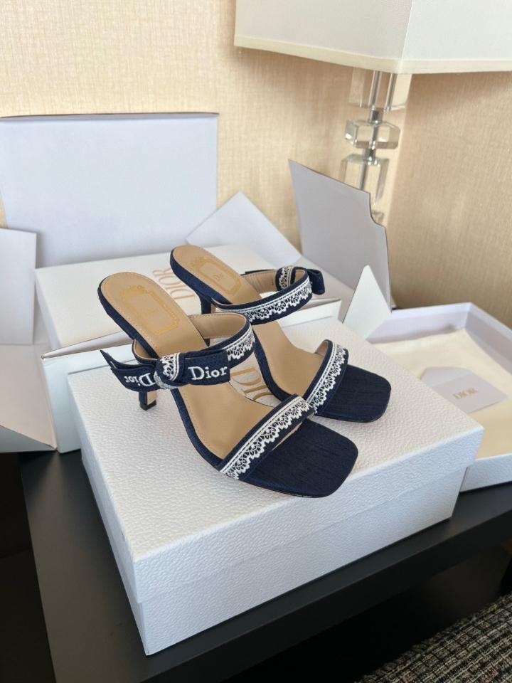 Dior Heeled Sandal with Straps
Navy Embroidered Cotton -duoc-ban-tai-Hvip Shoes and Clothes