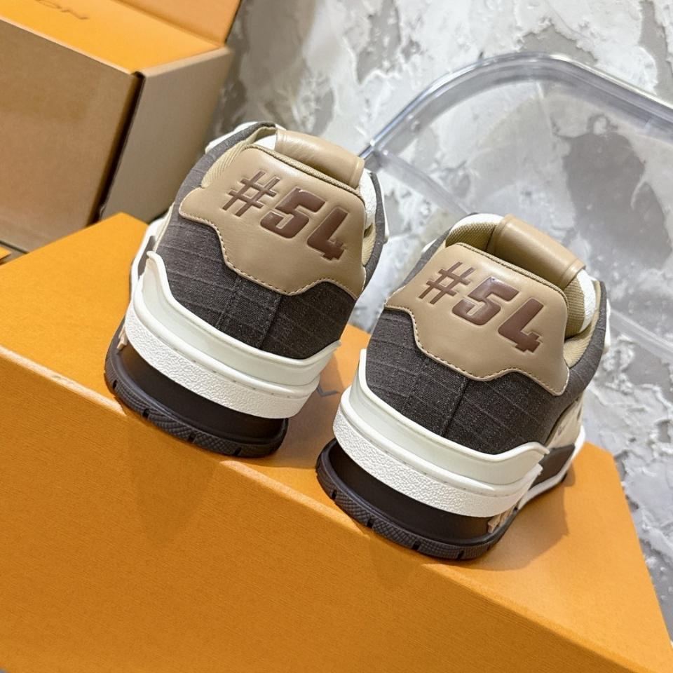 Louis Vuitton 1AHTFN
LV Trainer Outdoor Sneaker Marron(N1) -duoc-ban-tai-Hvip Shoes and Clothes