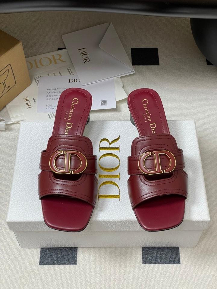 Dior 30 Montaigne Heeled Slide
Red Ruby Calfskin
KCO374CFY 40mm (2) -duoc-ban-tai-Hvip Shoes and Clothes