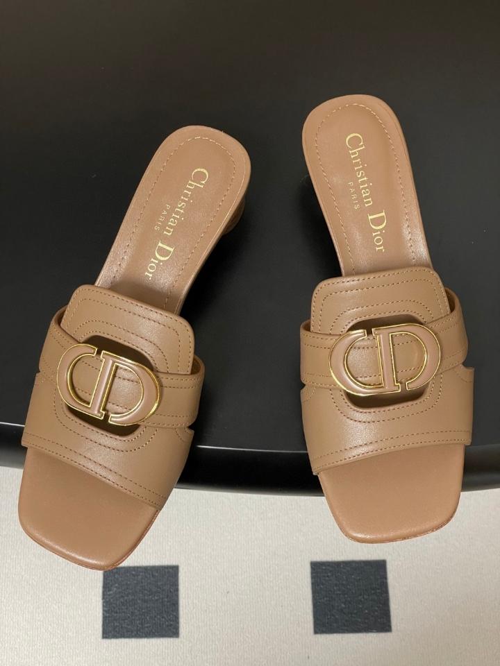 Dior 30 Montaigne Heeled Slide
Nude Calfskin
KCO374CFY 40mm (2)-duoc-ban-tai-Hvip Shoes and Clothes
