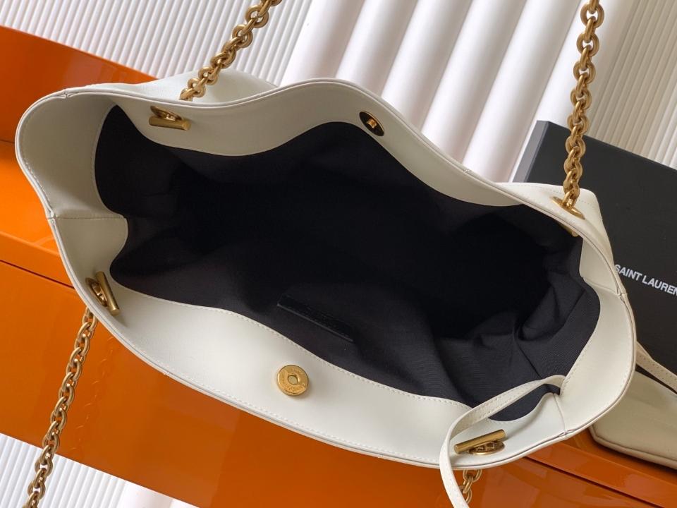 Saint Laurent JAMIE SHOPPING Medium in lambskin
Blanc Vintage  809824 35x35×10cm (1)-duoc-ban-tai-Hvip Bags and Accessories