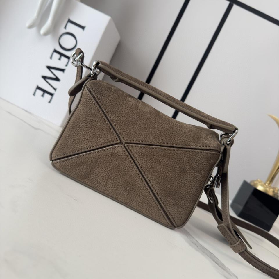 LOEWE mini Featherlight Puzzle bag in grained nubuck Tundra A510PLSX03 18*12.5*8CＭ-duoc-ban-tai-Hvip Bags and Accessories