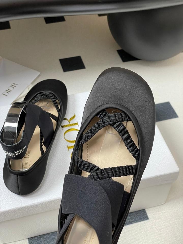 Dior Shade Ballet Flat
Black Satin and Elastic Straps
KCF013SAT_S900 (2)-duoc-ban-tai-Hvip Shoes and Clothes