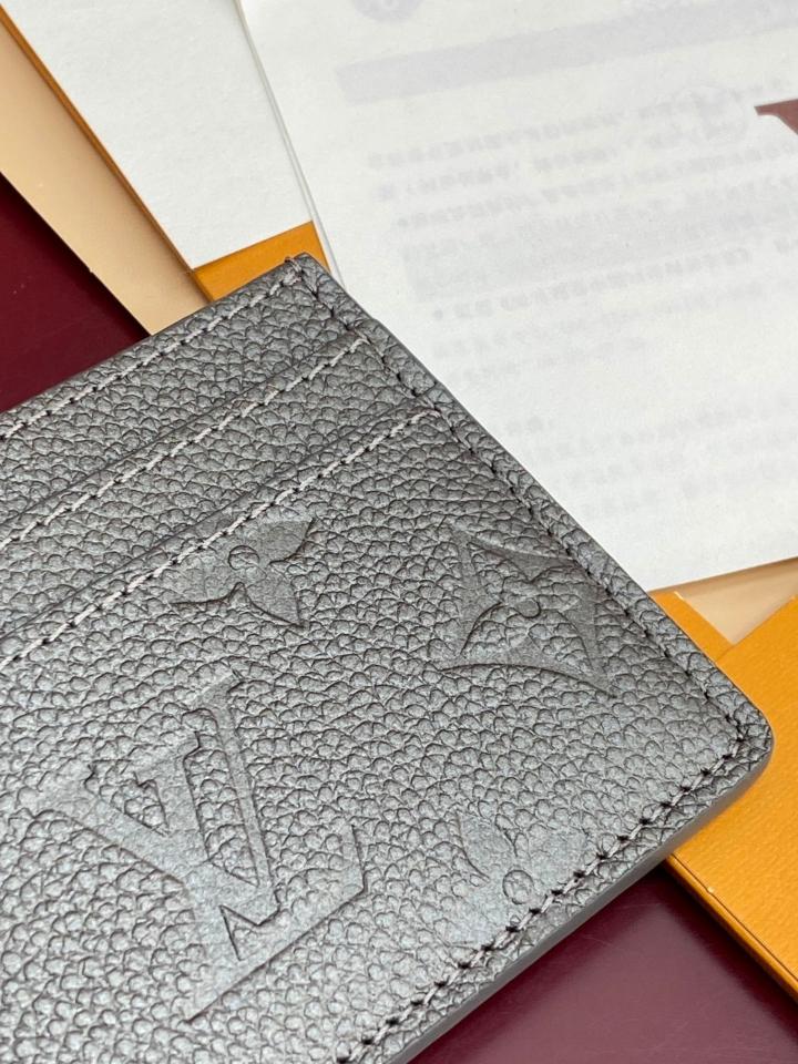 Louis Vuitton M12178
LV Charms Card Holder-duoc-ban-tai-Hvip Bags and Accessories