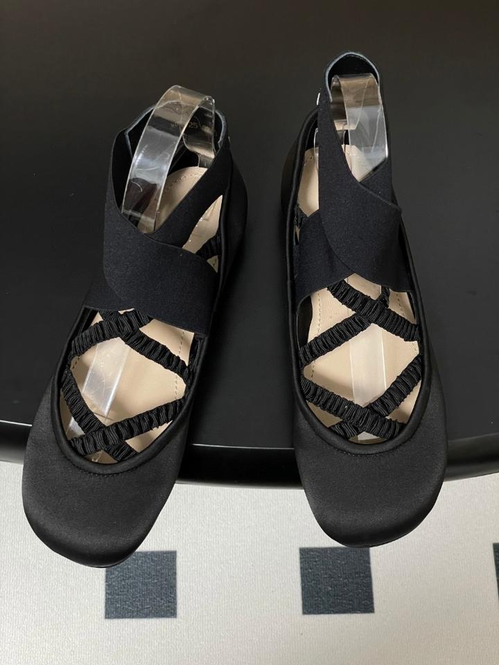 Dior Shade Ballet Flat
Black Satin and Elastic Straps
KCF013SAT_S900 (2)-duoc-ban-tai-Hvip Shoes and Clothes