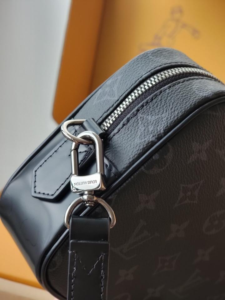 Louis Vuitton N47626
Pochette Kasai grey-duoc-ban-tai-Hvip Bags and Accessories