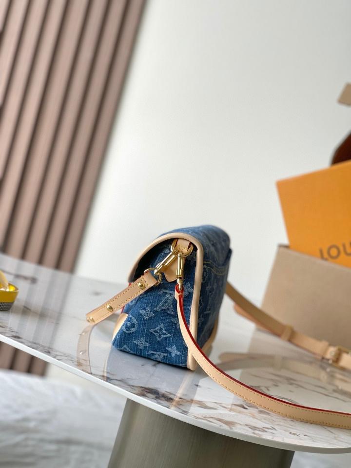 Louis Vuitton M13070
Túi Diane15*9*24CM (L1)-duoc-ban-tai-Hvip Bags and Accessories