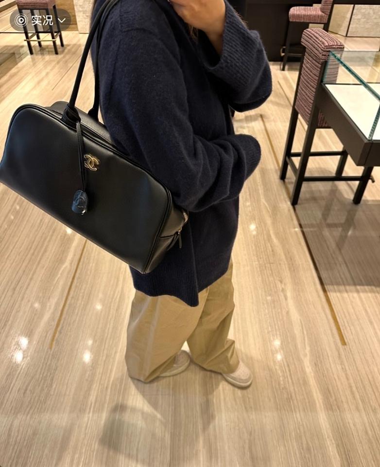 Chanel Large Bowling Bag   Calfskin & Gold-Tone Metal Black AS6211 19 x 35.5 x 12.5cm-duoc-ban-tai-Hvip Bags and Accessories