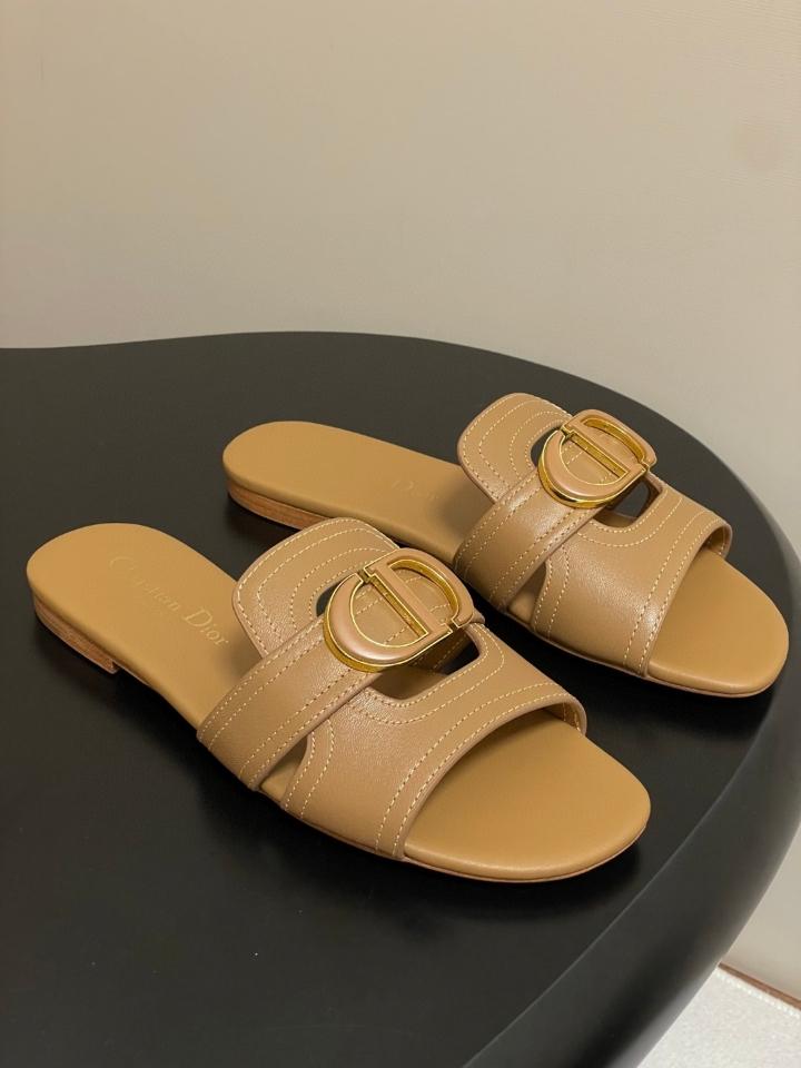Dior 30 Montaigne Slide
Beige Calfskin
 KCQ266VEA (2) -duoc-ban-tai-Hvip Shoes and Clothes