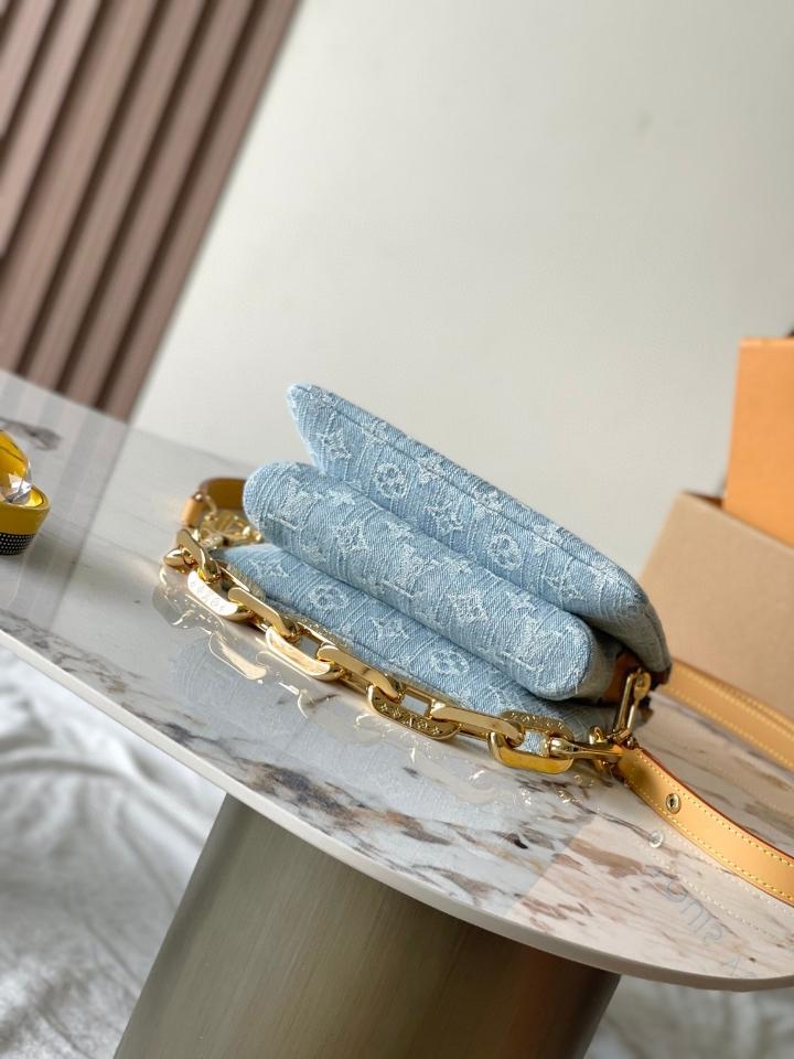 Louis Vuitton M11401
LV By The Pool
Coussin BB 21*16*7CM L1-duoc-ban-tai-Hvip Bags and Accessories