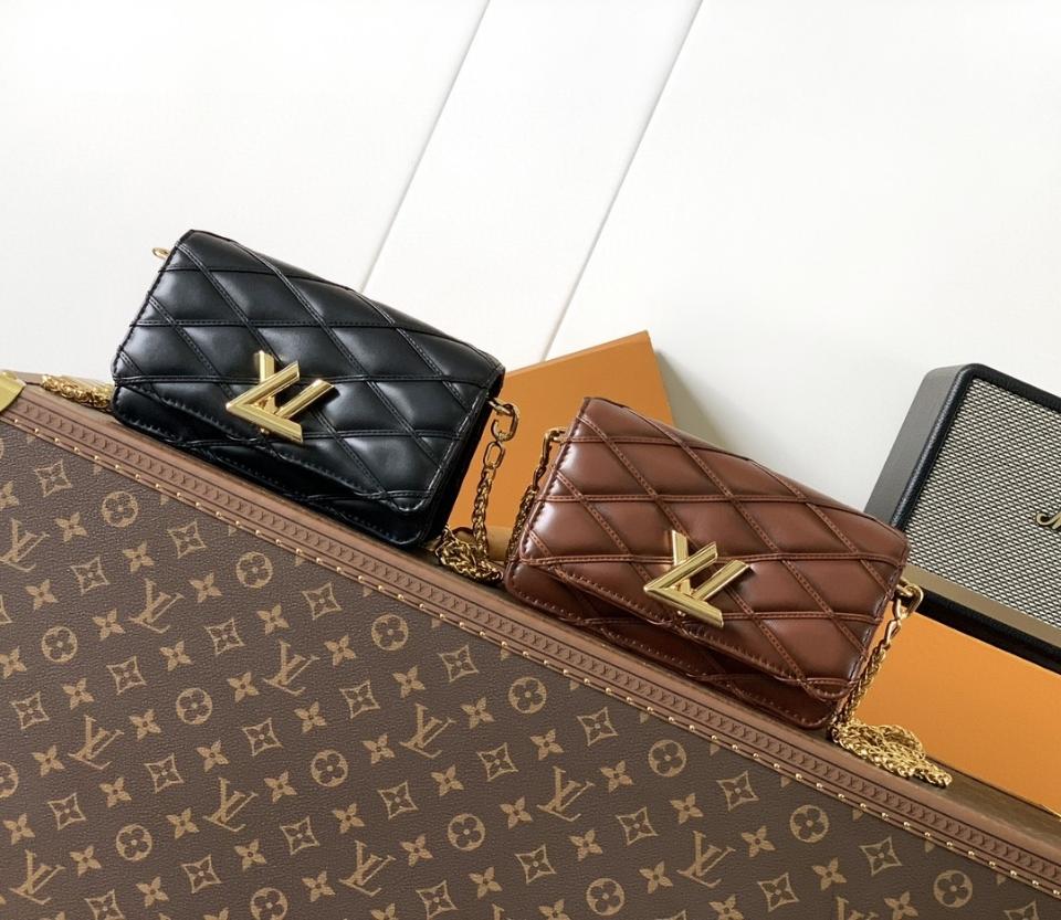 Louis Vuitton M13139
Túi Wallet On Chain GO-14 20.0 x 12.0 x 5.0cm (1)-duoc-ban-tai-Hvip Bags and Accessories