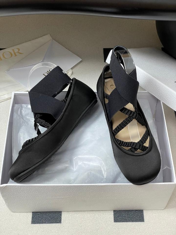 Dior Shade Ballet Flat
Black Satin and Elastic Straps
KCF013SAT_S900 (2)-duoc-ban-tai-Hvip Shoes and Clothes