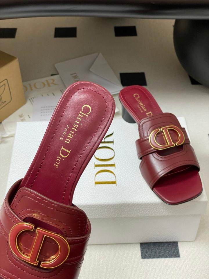 Dior 30 Montaigne Heeled Slide
Red Ruby Calfskin
KCO374CFY 40mm (2) -duoc-ban-tai-Hvip Shoes and Clothes