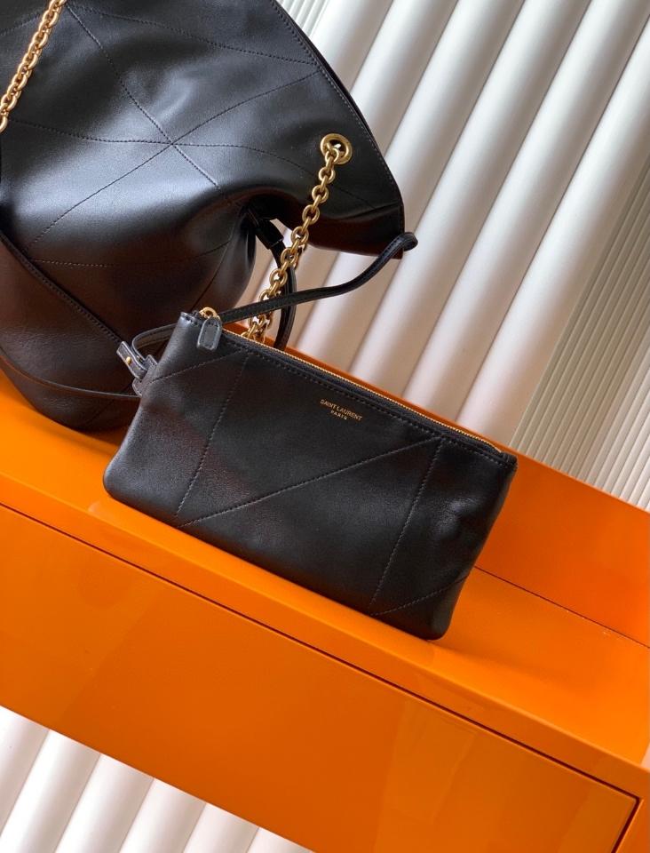 Saint Laurent JAMIE SHOPPING Medium in lambskin
BLACK 809824 35x35×10cm (1)-duoc-ban-tai-Hvip Bags and Accessories