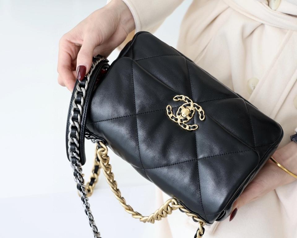 Chanel CHANEL 19 Handbag
 
Shiny Lambskin, Gold-Tone, Silver-Tone & Ruthenium-Finish Metal 
Black AS1160 16 x 26 x 9cm-duoc-ban-tai-Hvip Bags and Accessories