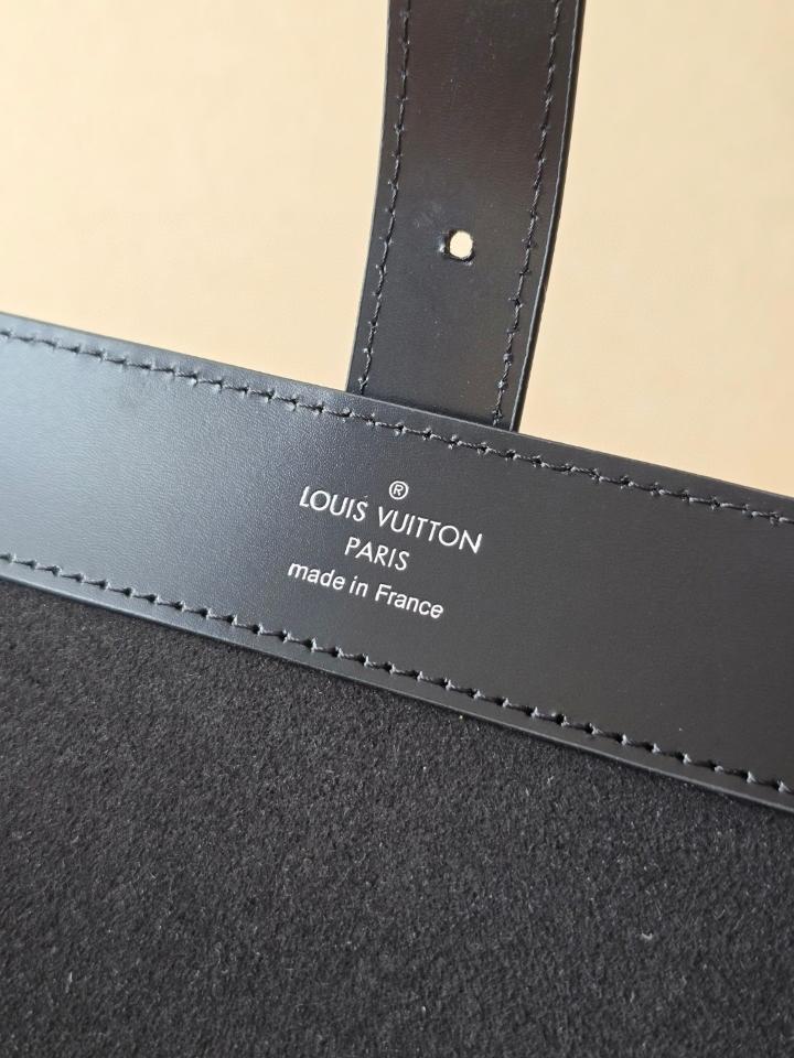 Louis Vuitton M43385
3 Watch Case 20x8x8cm.-duoc-ban-tai-Hvip Bags and Accessories